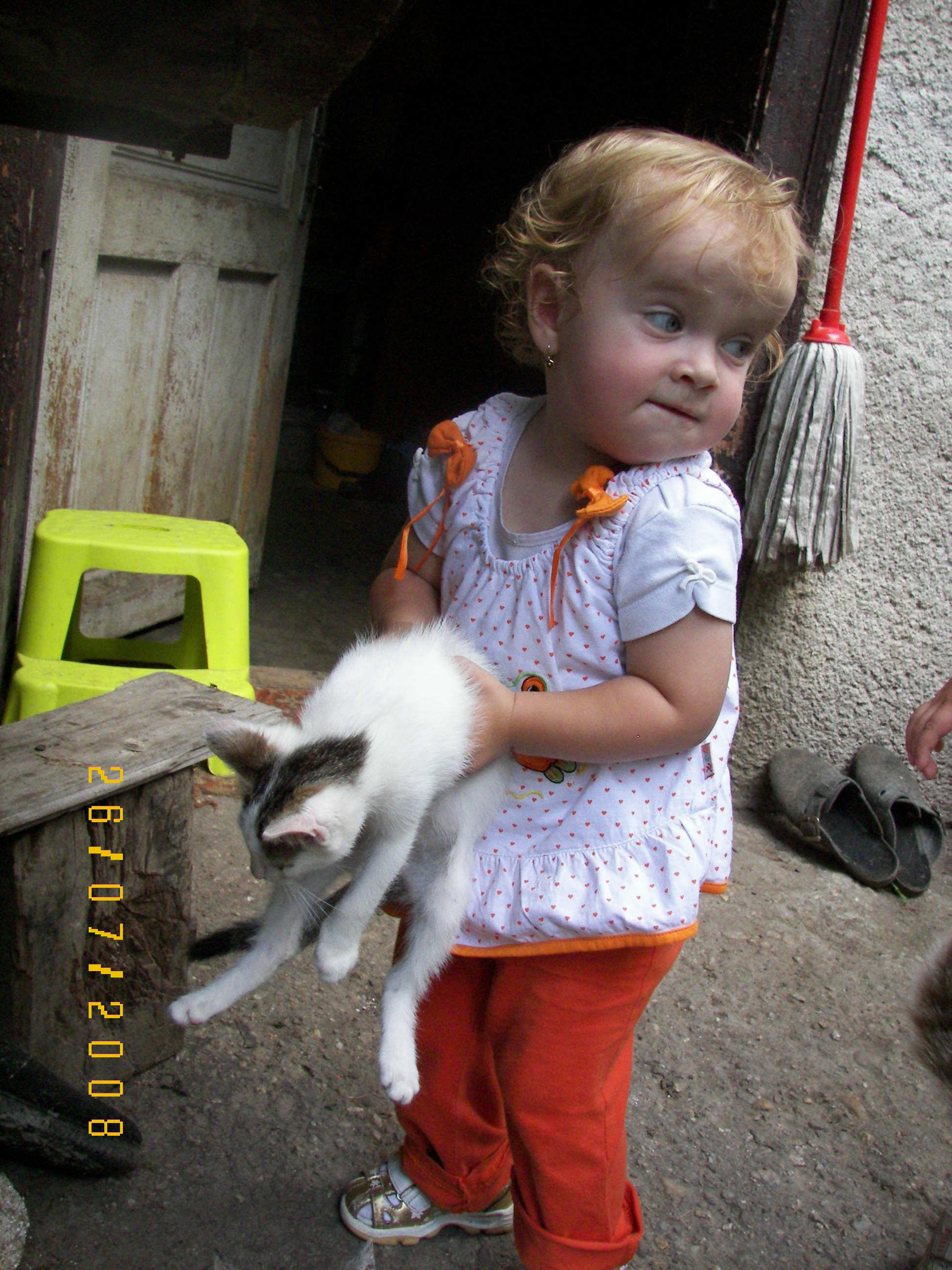 wiTH mačičKou